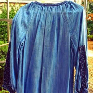 Crown and Ivy blue jean shirt sz small.